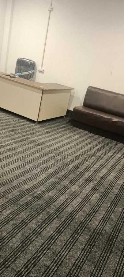 Oyo Golden Inn Hotel Мератх Экстерьер фото